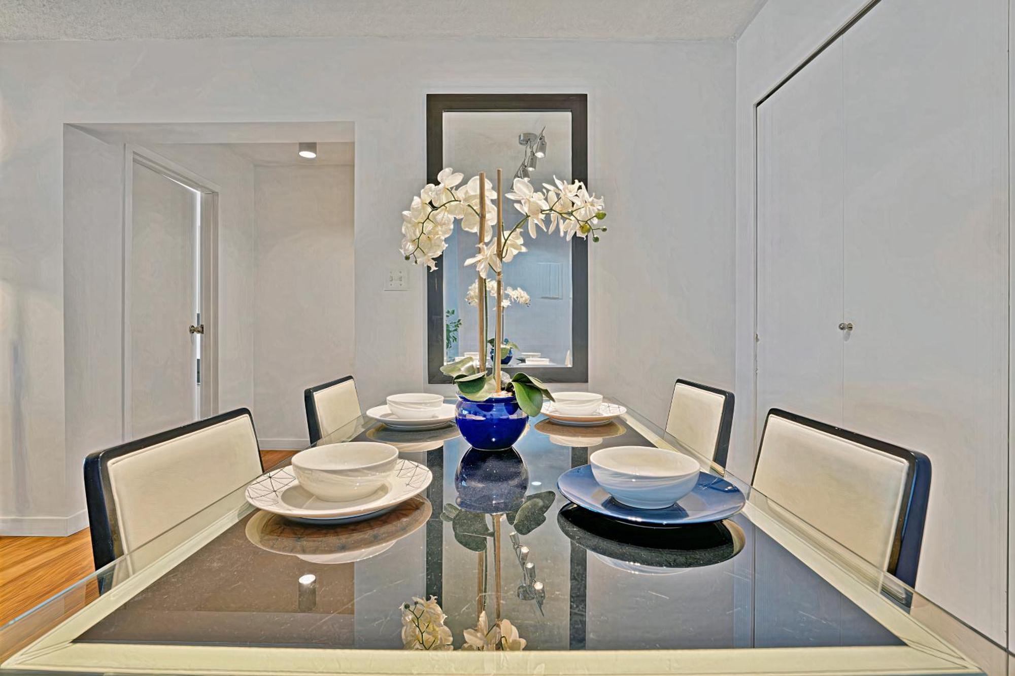 Prime Location Stylish Two-Bedroom Apartment Overlooking Downtown Βανκούβερ Εξωτερικό φωτογραφία
