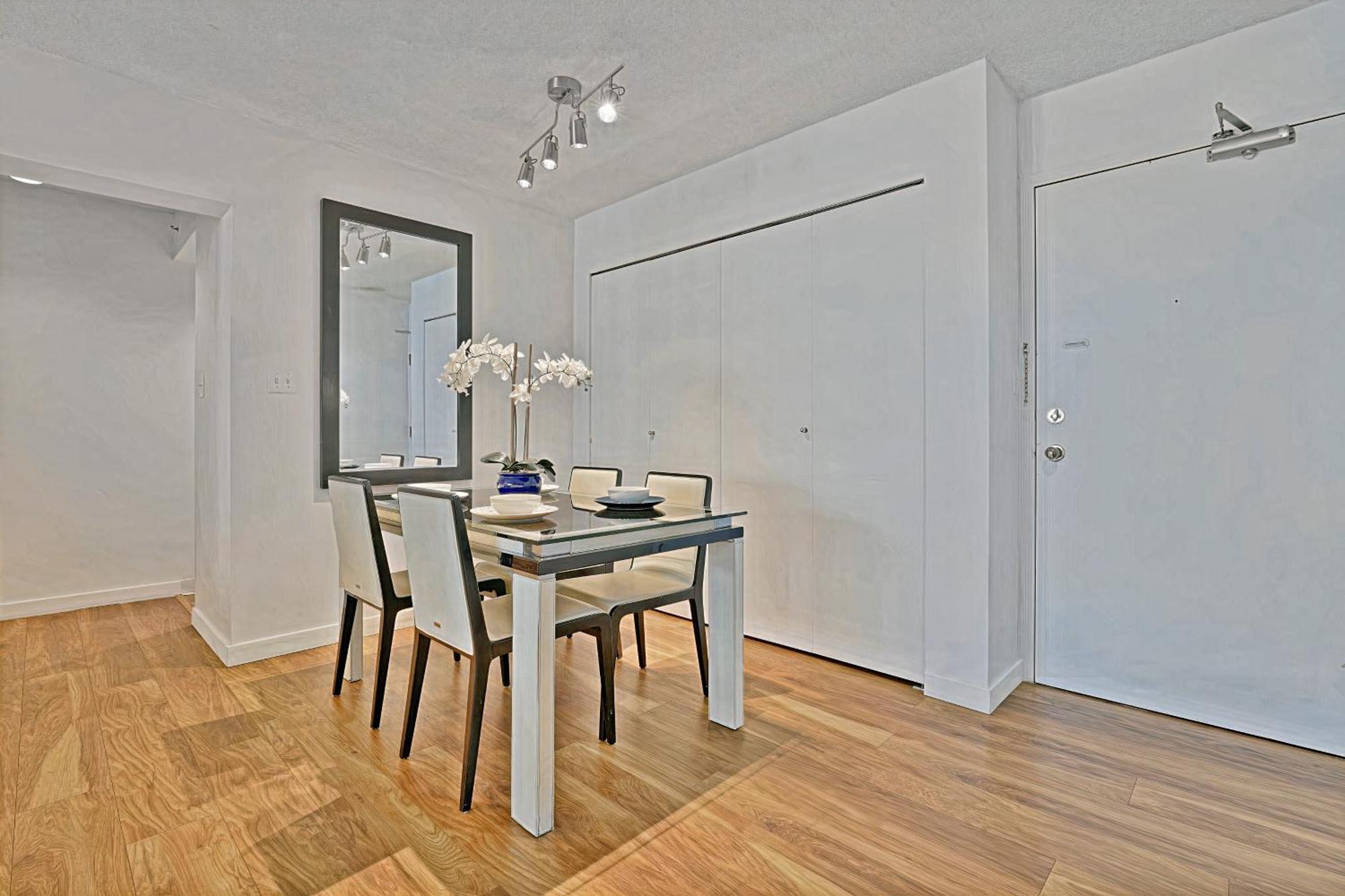 Prime Location Stylish Two-Bedroom Apartment Overlooking Downtown Βανκούβερ Εξωτερικό φωτογραφία
